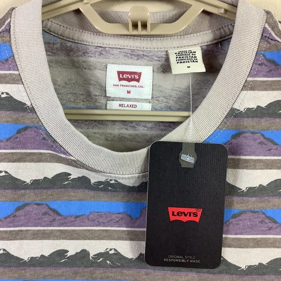 Levi's Red Tab Men’s Mountain Print Tee-Shirt Size Medium NWT - Picture 5 of 14